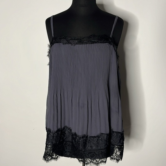 TORRID Women’s Gray Black Chiffon Pleated Lace Sleeveless Camisole Size 2X - Picture 1 of 10